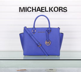 包包專(zhuān)柜專(zhuān)賣(mài)風(fēng)靜物拍攝 女包拍攝產(chǎn)品拍相商業(yè)攝影 包包場(chǎng)景網(wǎng)拍女款箱包 專(zhuān)柜場(chǎng)景棚拍圖片