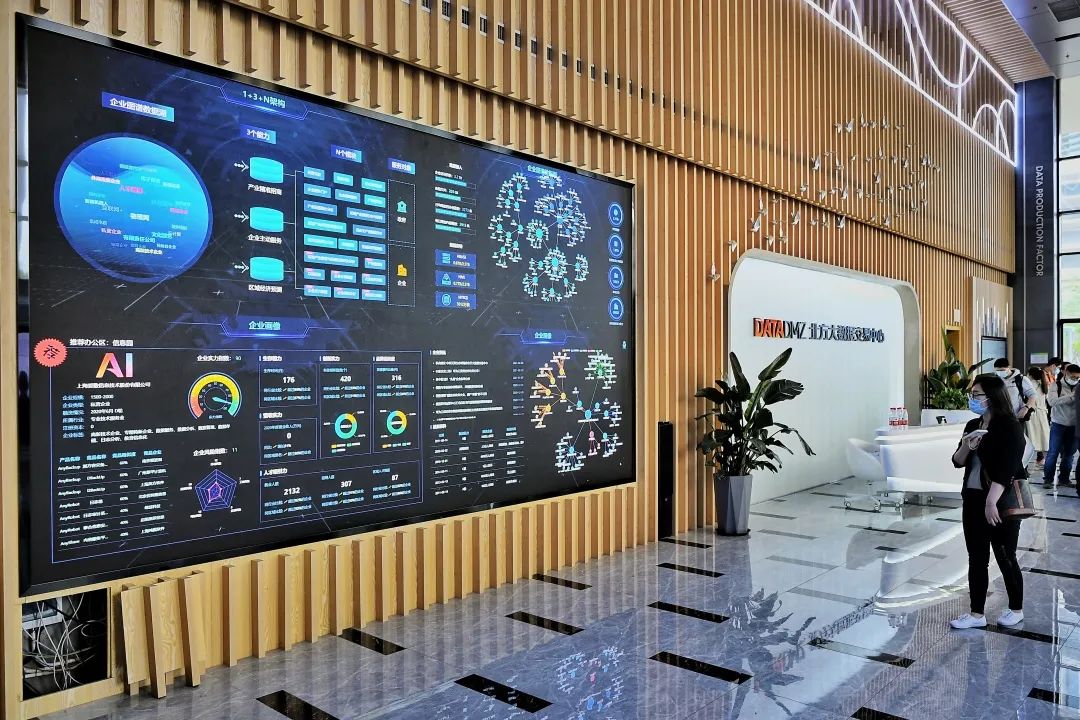 高考作文高分秘籍 巧用新聞金句與銳評，打造思辨新高度